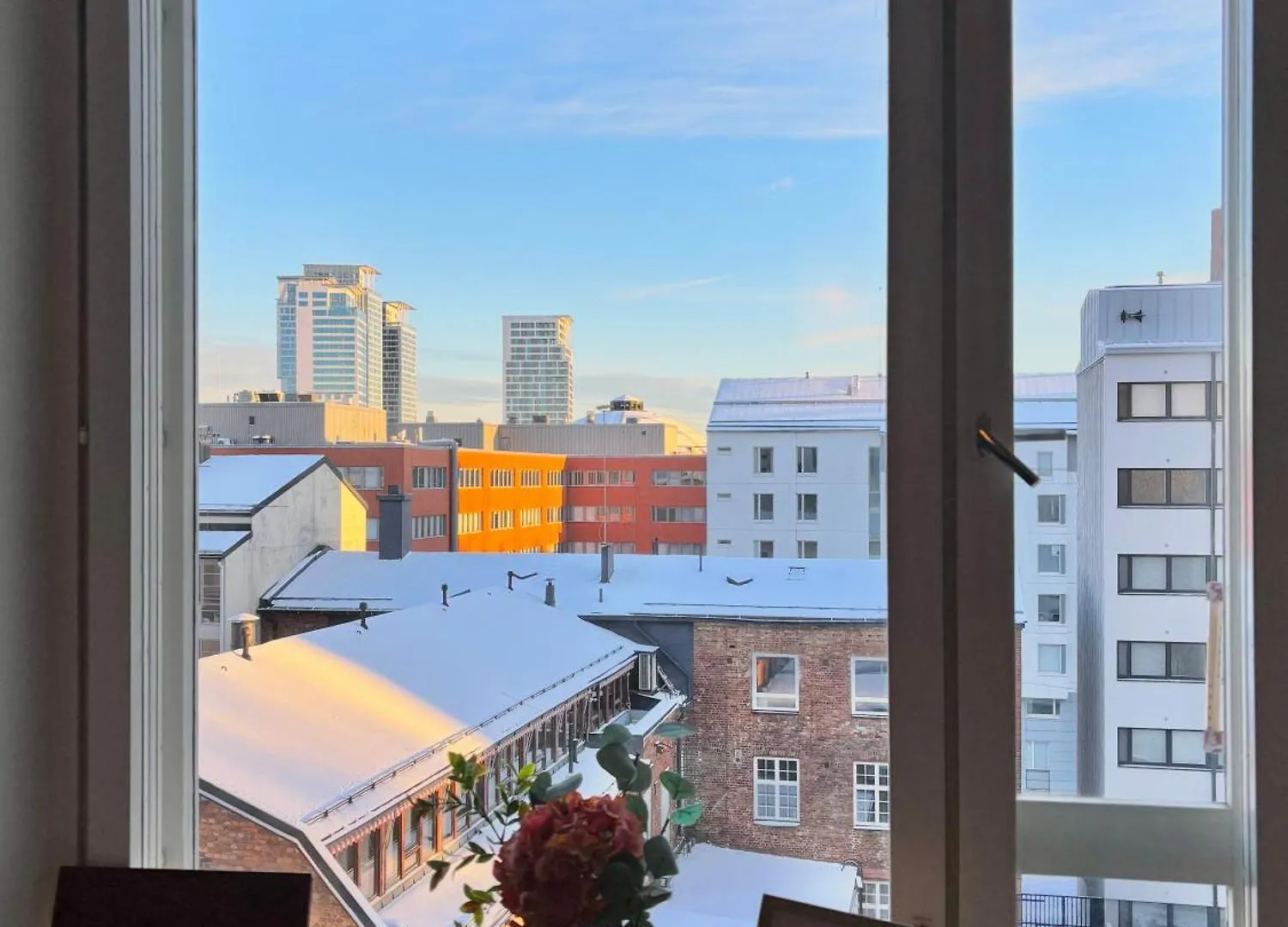 Le Petit Sommelier -Near Metro, Garden View, Large Apartment Helsinki