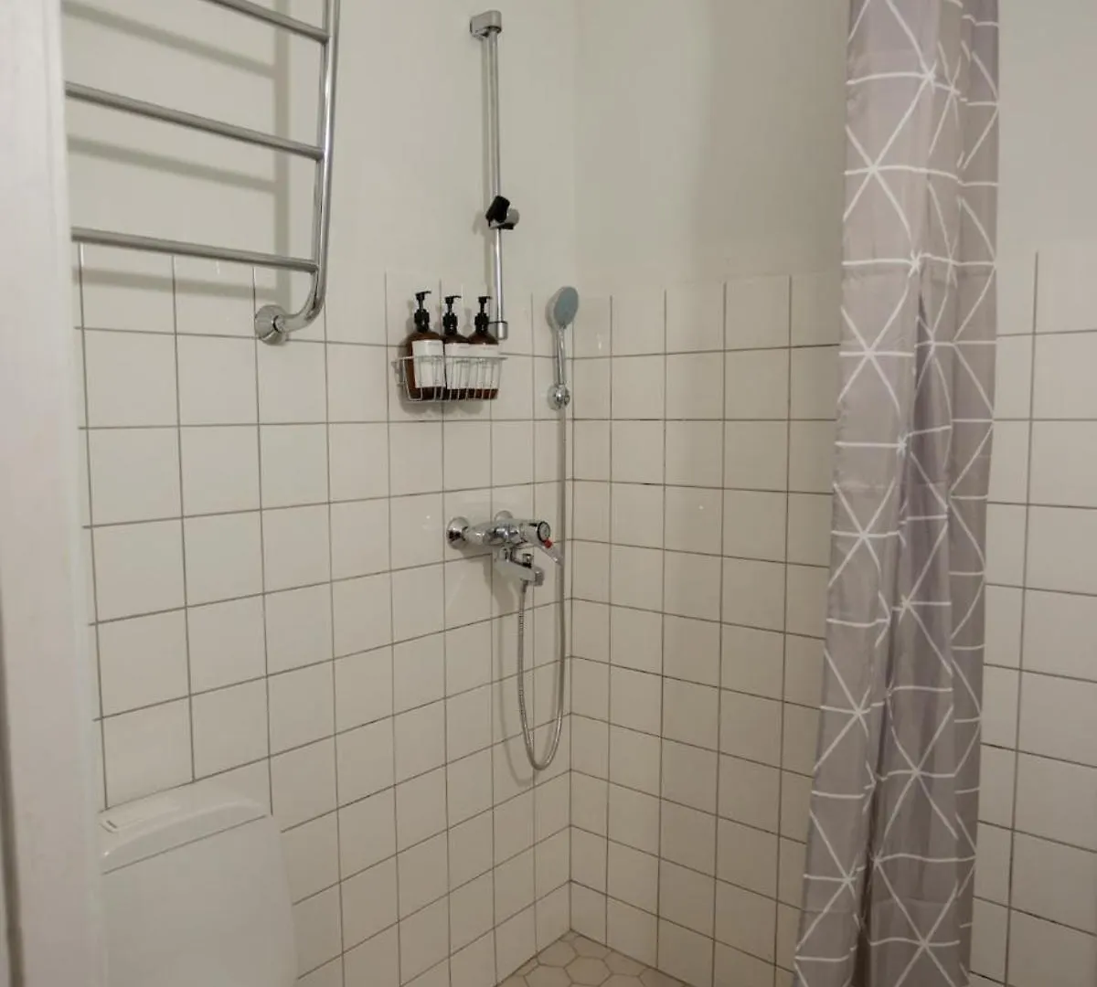 Le Petit Sommelier -Near Metro, Garden View, Large Apartment Helsinki