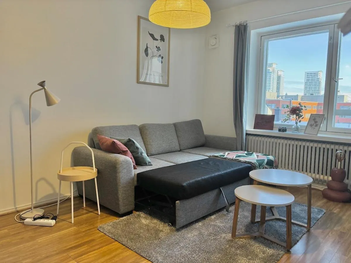 Le Petit Sommelier -Near Metro, Garden View, Large Apartment Helsinki Finland