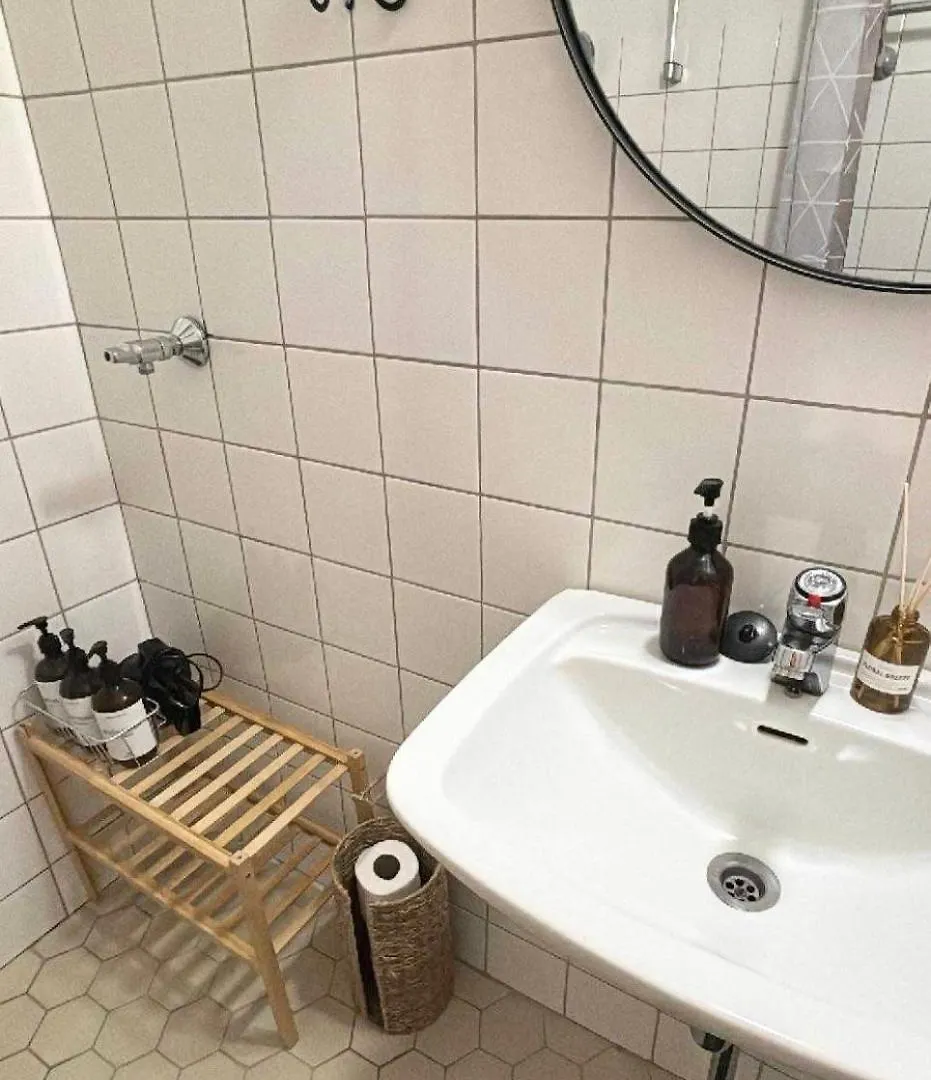 Le Petit Sommelier - 1 Bedroom, Near Metro, Garden View Helsinki
