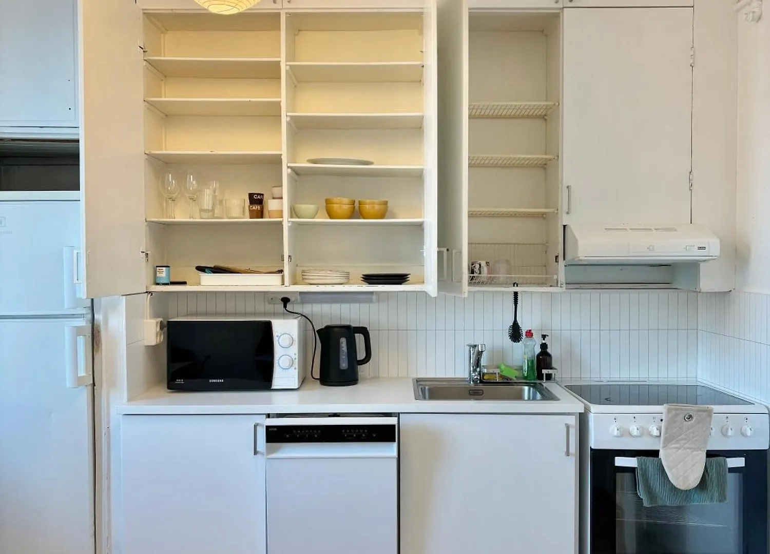 Le Petit Sommelier -Near Metro, Garden View, Large Apartment Helsinki Finland