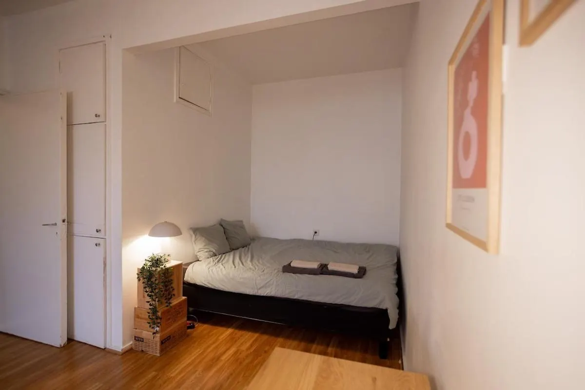 Le Petit Sommelier -Near Metro, Garden View, Large Apartment Helsinki