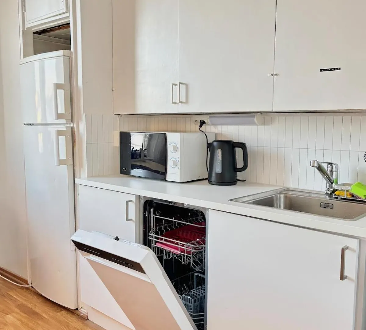 Le Petit Sommelier -Near Metro, Garden View, Large Apartment Helsinki