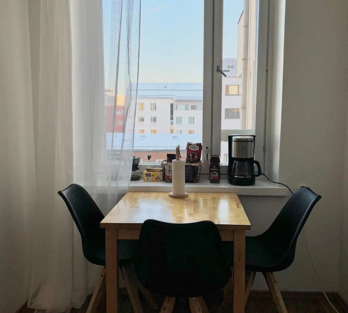 Le Petit Sommelier -Near Metro, Garden View, Large Apartment Helsinki Finland
